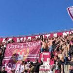 La Curva Nord Livorno durante il match con l’Arezzo.